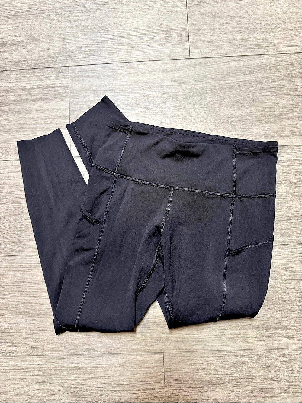 Lululemon Black Athletic leggings Women's 6 Like New